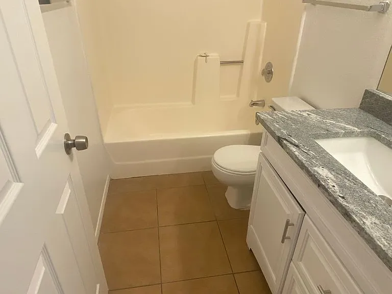 Lindsay Villas Townhomes — Photo 18