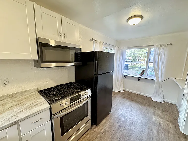 3072 Sacramento Ave #B — Photo 9