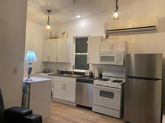 4th image of 1009 Norwood Ave #B