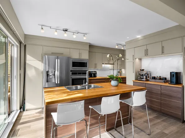 10238 155a St #43, Surrey, BC V3R 0V8
