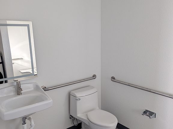 5th image of 3110 E Lake Ave