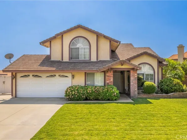 1667 W Sunnyview Dr, Rialto, CA 92377