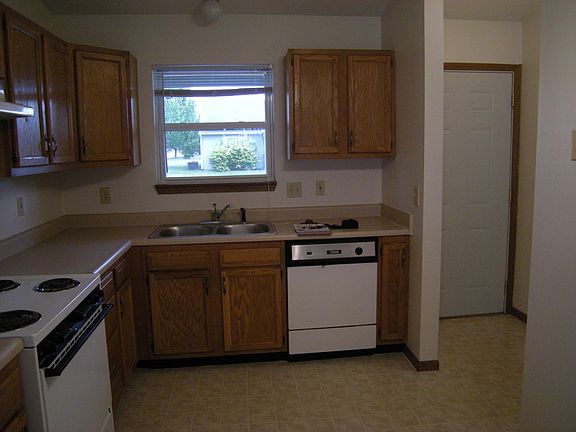 4th image of 2844 Plaza Ln