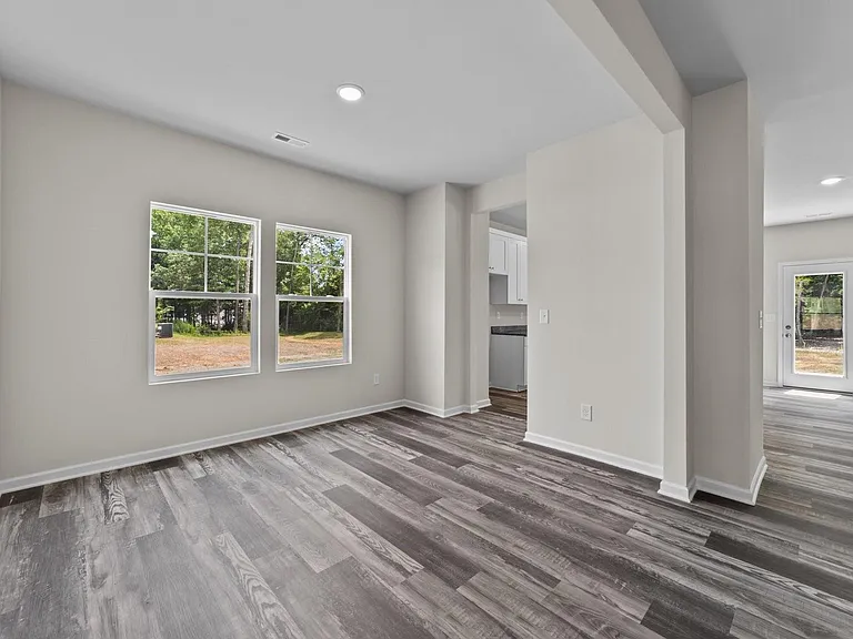 1246 Stonewyck Dr — Photo 3