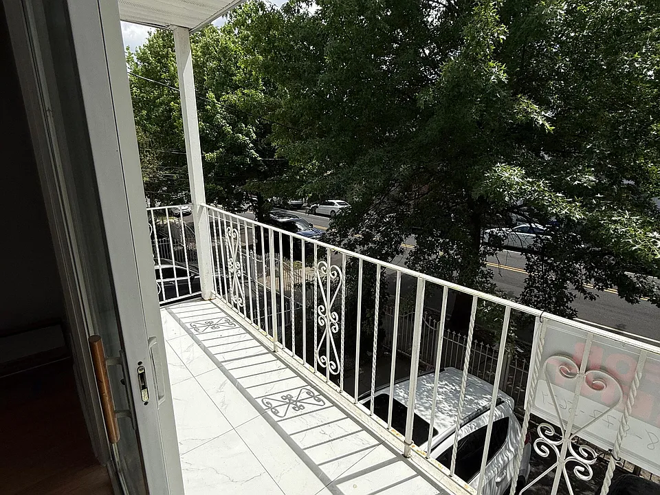 343 Sussex Ave #1