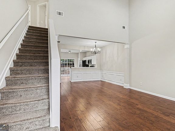 5th image of 3142 Commonwealth Way