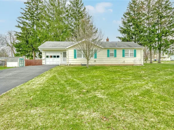 36 Fallenson Dr, Rochester, NY 14616