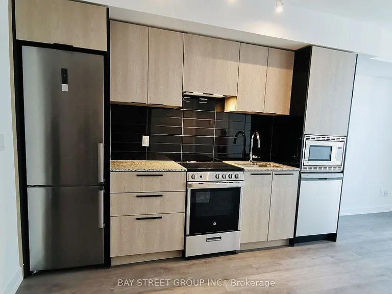 501 Yonge St #2103 — Photo 9
