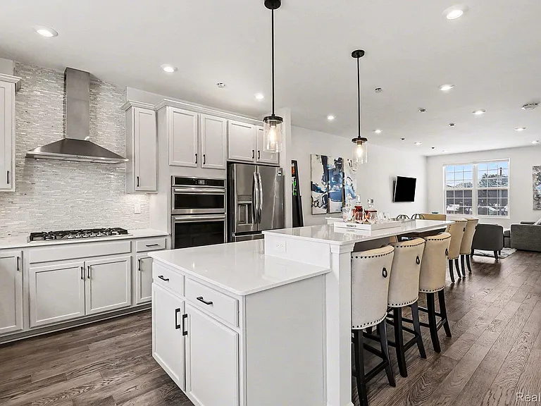 258 S Mill St — Photo 14