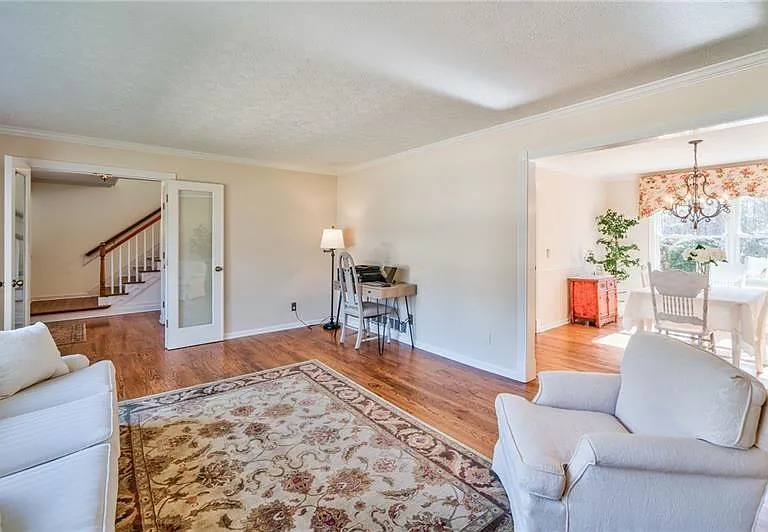 4010 Mansion Dr — Photo 8