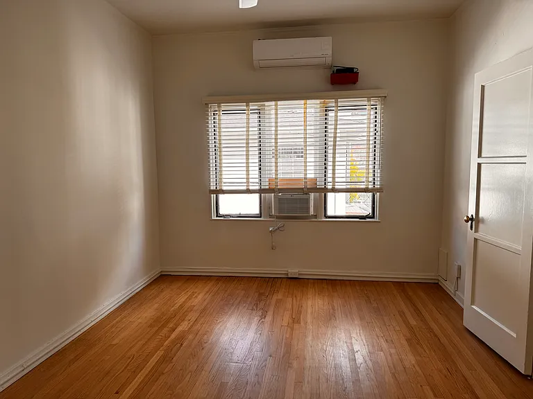 1016 Tiverton Ave #205 — Photo 5