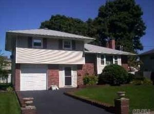 41 Eddie Ave, North Babylon, NY