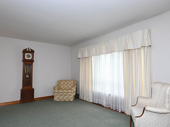 3rd image of 116 Ronameki Dr