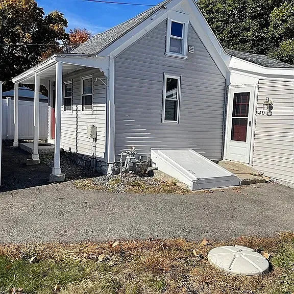 40 Delmont St — Photo 2
