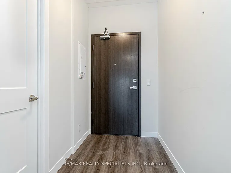 15 Queen St S #2206 — Photo 5