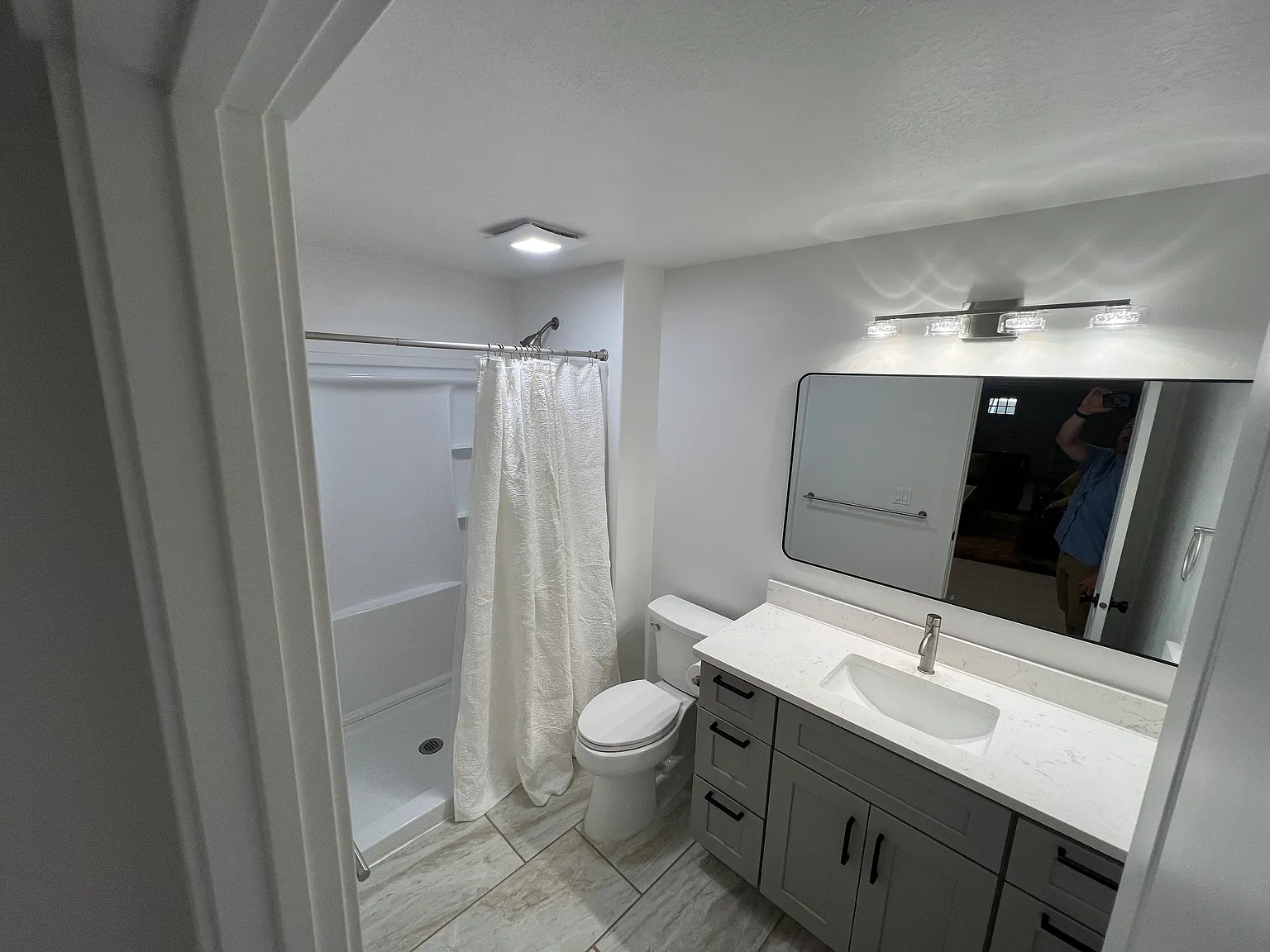 1 bed, 1300 sqft, $1,700 — Photo 3