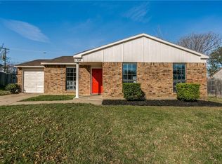 704 Sandstone Dr, Fort Worth, TX 76120