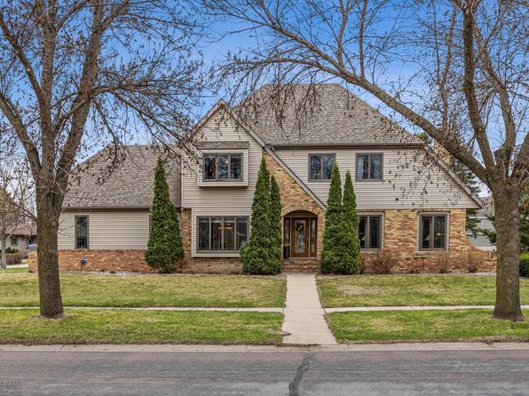 71 Prairiewood Dr S, Fargo, ND 58103