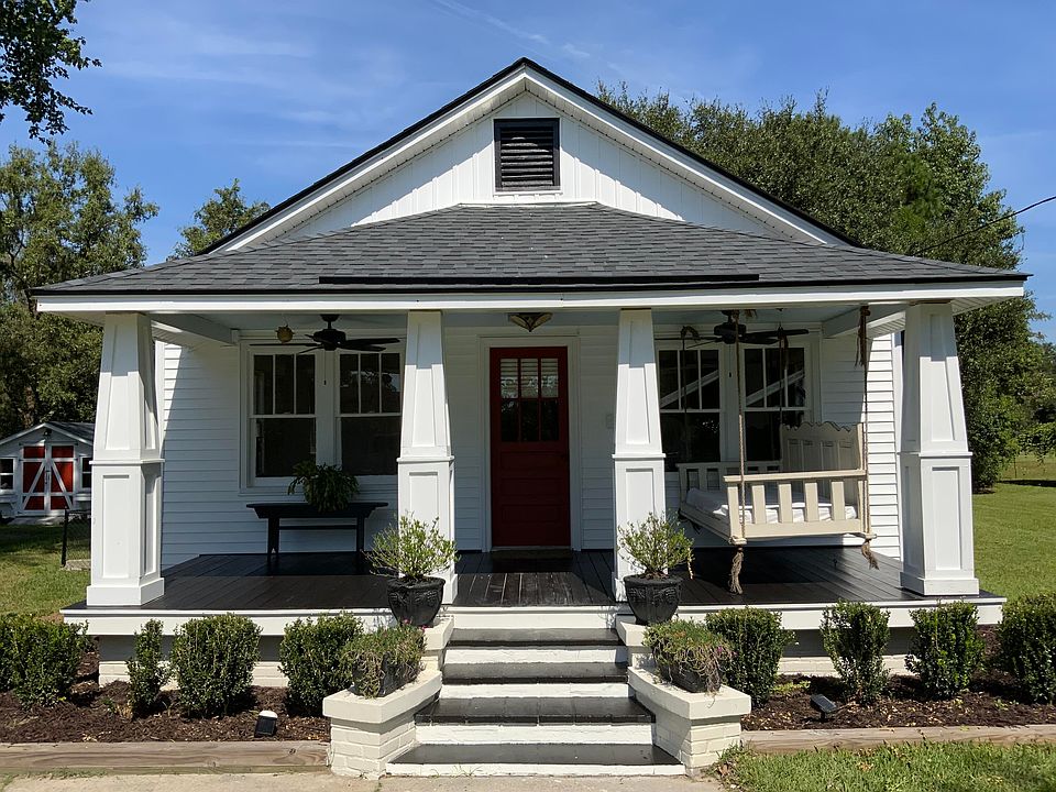 1st image of 224 Embassy Dr