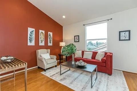 4th image of 693 Alexandra Ct