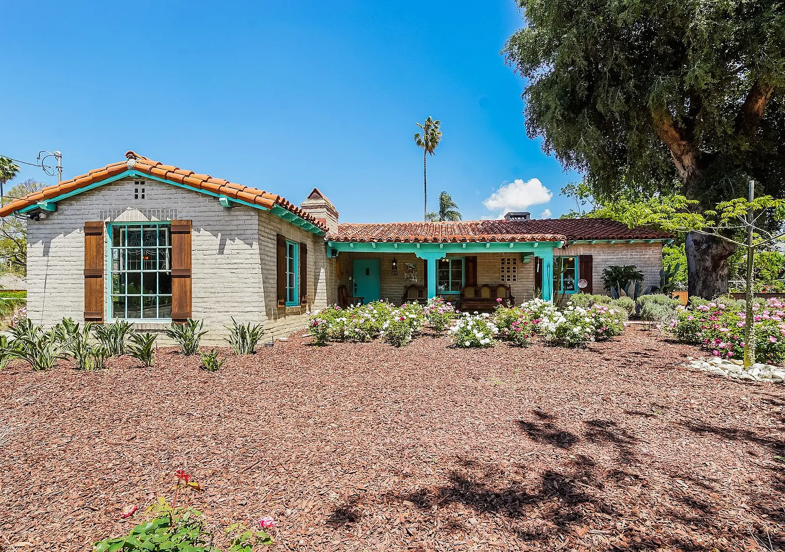 Huge 4 bedroom\2.5 bath — Photo 1