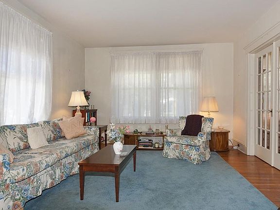 4th image of 225 White St