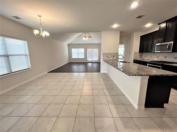 4th image of 19814 Chapel Valley Ct