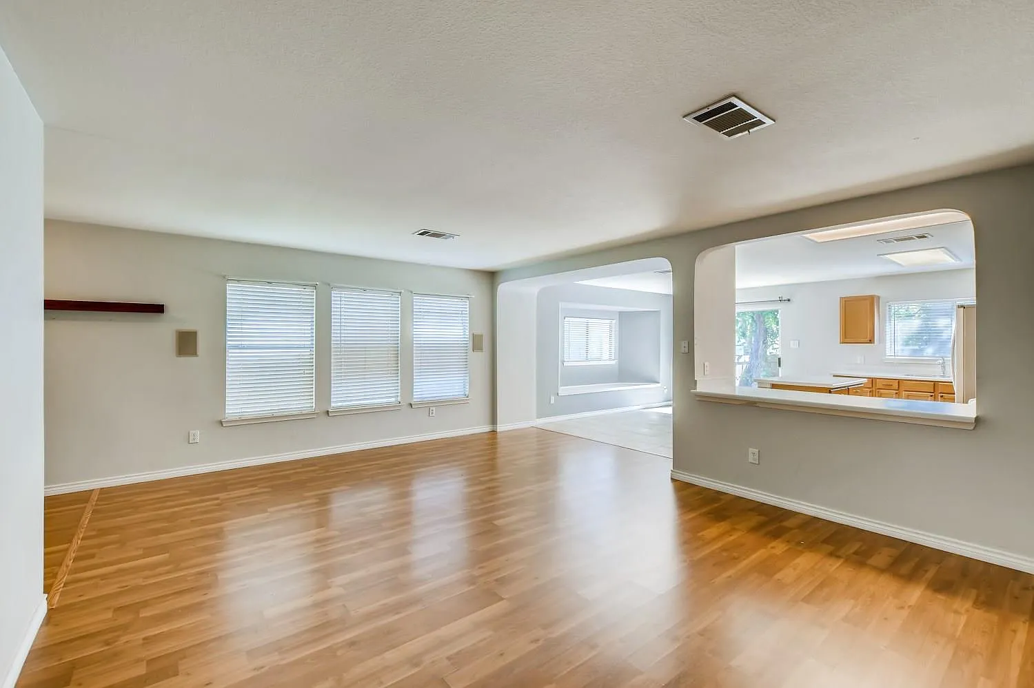 3 bed, 2.0 bath, 1507 sqft, $1,850 — Photo 2