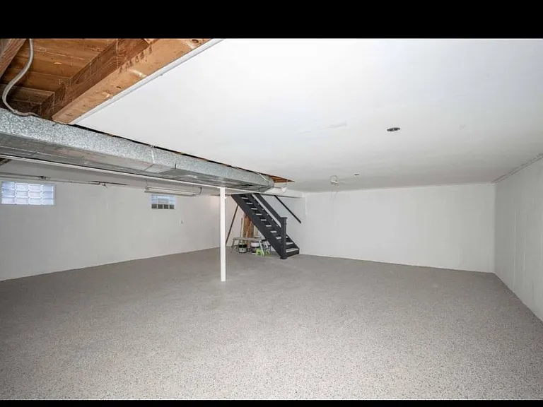1072 Western Row Rd — Photo 11