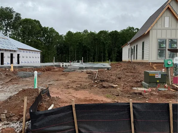 1050 Hunters Way, Opelika, AL 36801