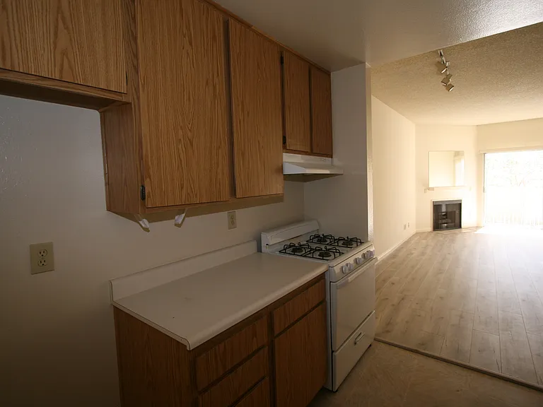 3637 Clarington Ave #112 — Photo 14