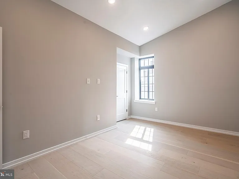 719 Dickinson St #2G — Photo 10