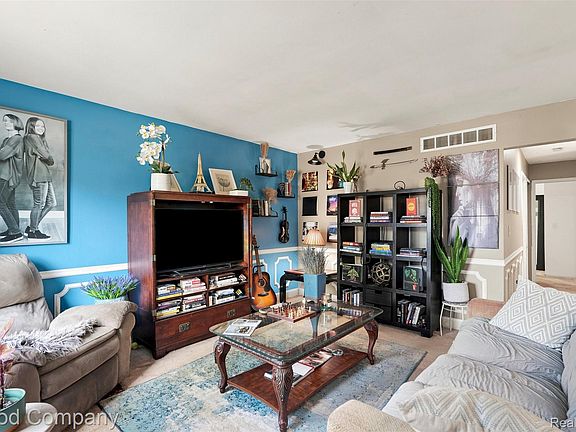 3rd image of 321 Manatee Ave