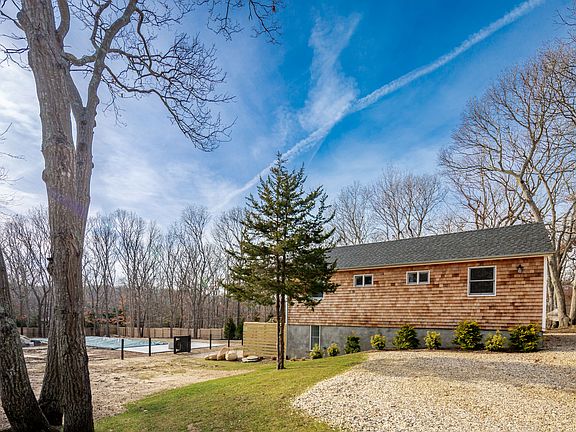 2nd image of 21 Barry Ln