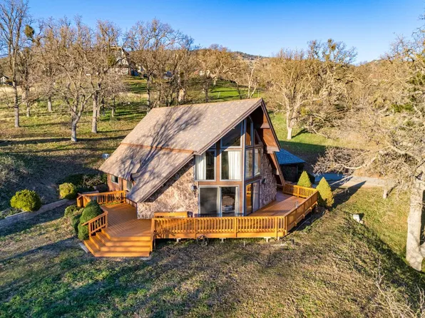 24450 Oaktree Ct, Tehachapi, CA 93561