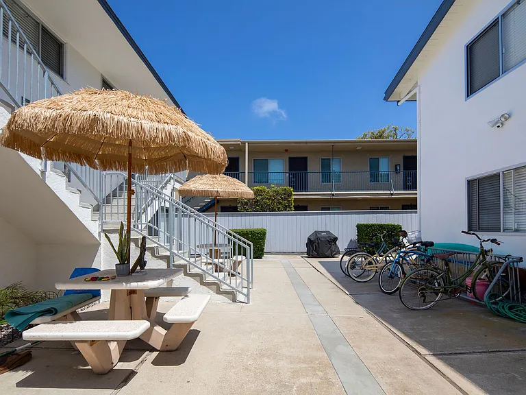 Monica Arms Apartments — Photo 10