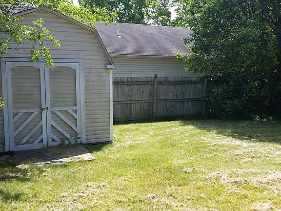 2nd image of 951 Charleston Ct