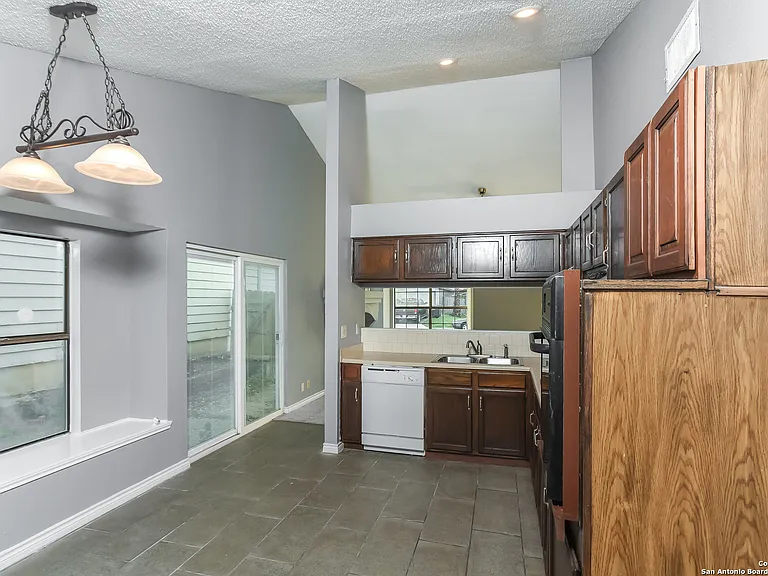 5927 Catalina Sunrise Dr — Photo 10