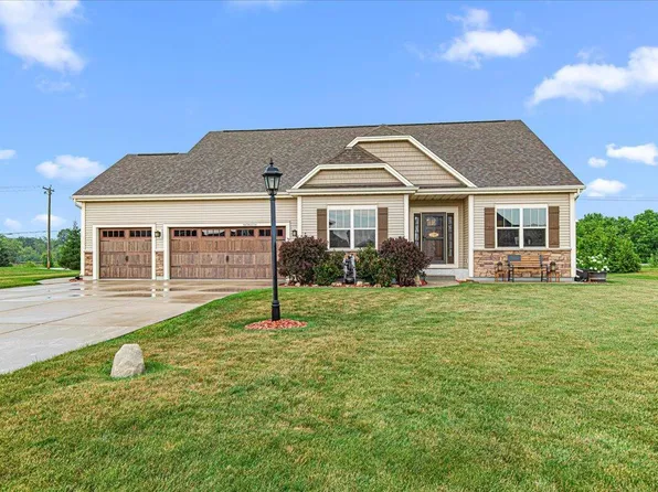 N45W22754 Charlotte Way, Pewaukee, WI 53072