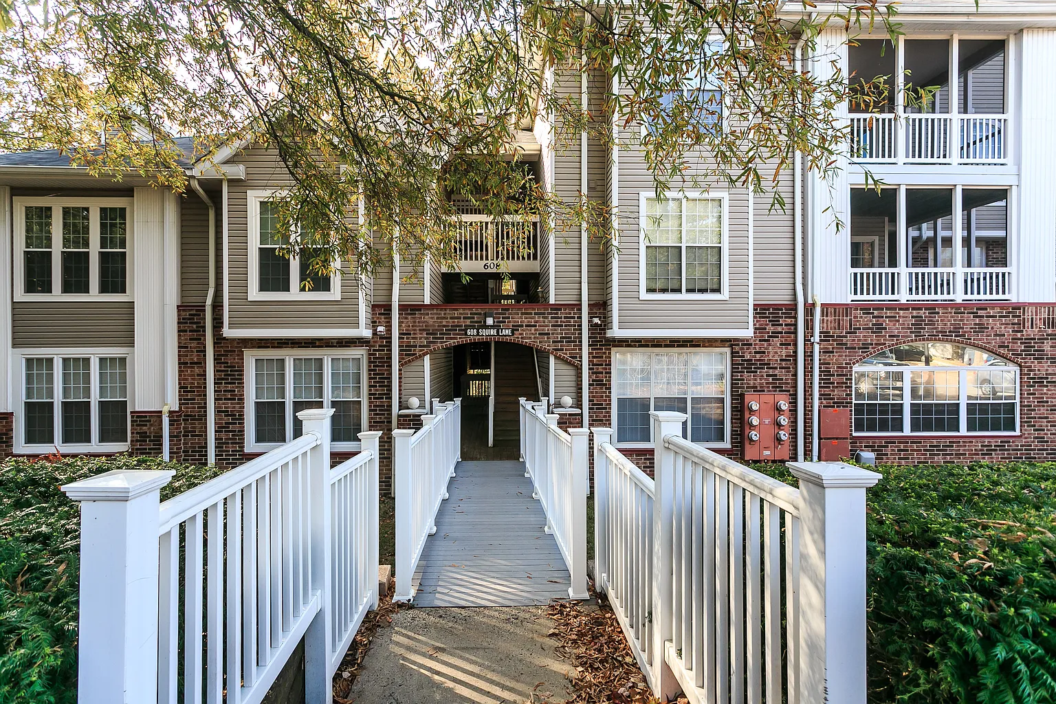 608 Squire Ln APT A photo 1