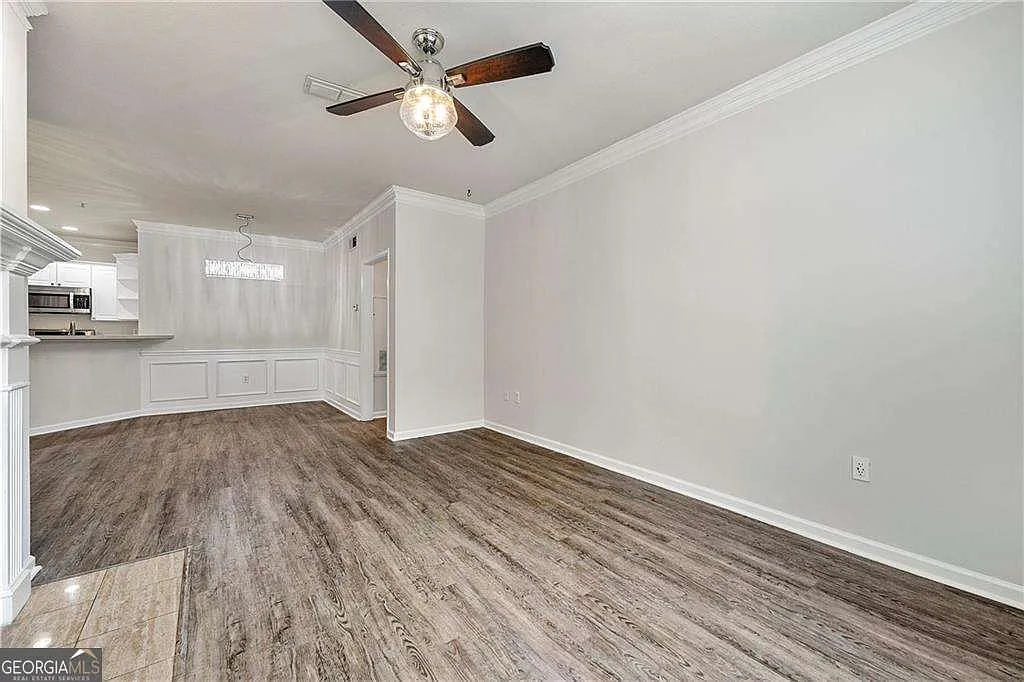 2 bed, 1.0 bath, 1136 sqft, $2,000 — Photo 3
