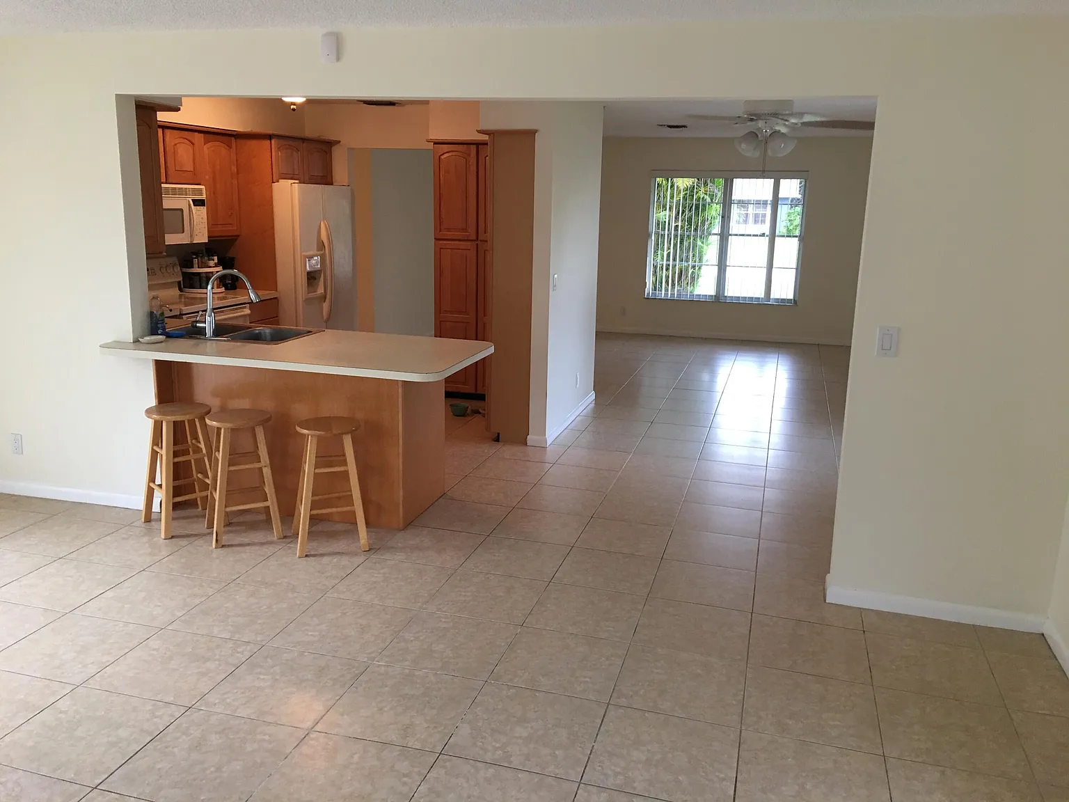 3 bed, 2.0 bath, 1490 sqft, $3,200 — Photo 4