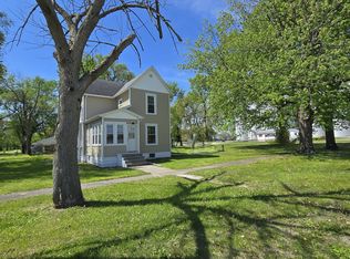 140 E Walnut St, Sheldon, IL 60966