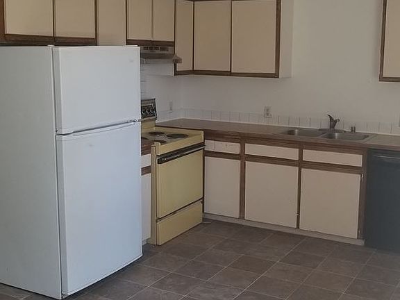 2nd image of 2029 E Pacific Ave #A