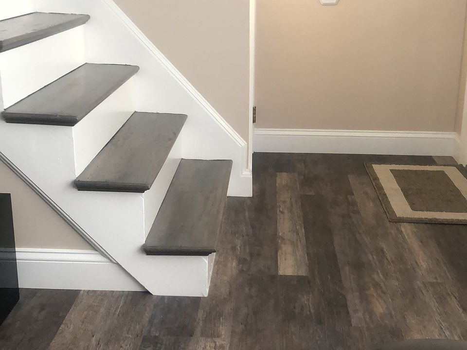 1st image of 10 Elmwood Cir