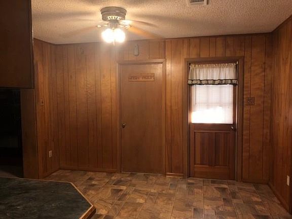 4th image of 5908 Skylark Dr