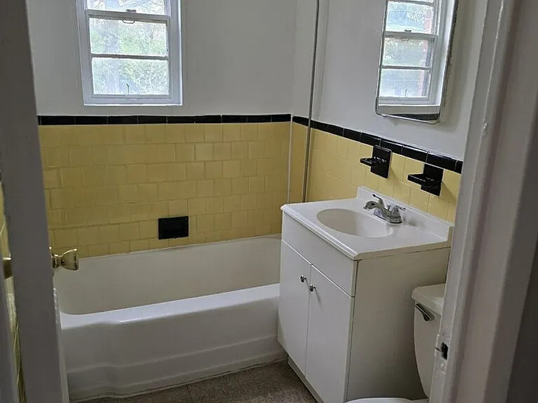 208 Kenilworth Ave NE — Photo 18