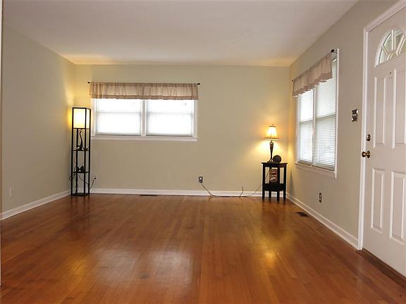2nd image of 2550 Southview Dr
