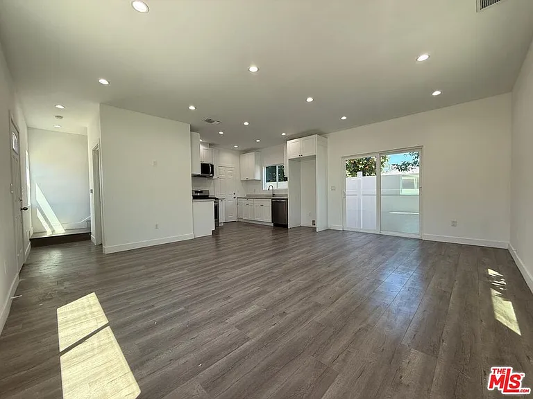 6744 Radford Ave — Photo 5