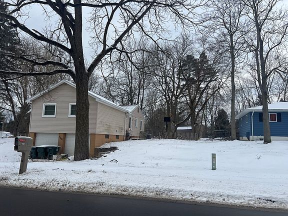 2nd image of 1461 W Silverbell Rd